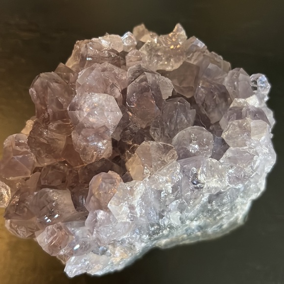 Amethyst cluster with lots of rainbows and points - Picture 3 of 8